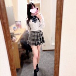 制服似合うって