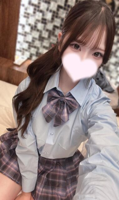 実はスカート短いです